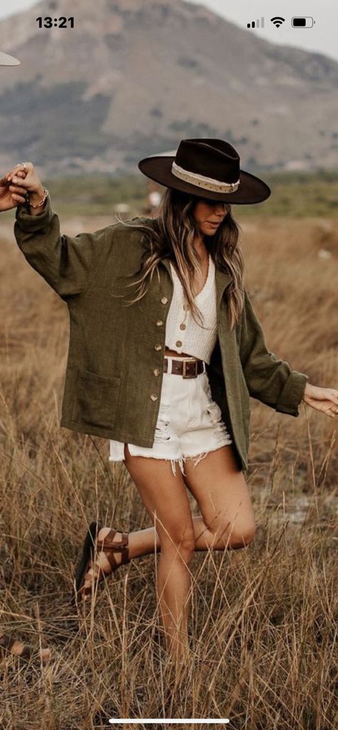 Chic Desert Outfit, Southwest Chic Outfit, Boho Desert Style, Cowgirl Aesthetic Clothes, Feminine Western Aesthetic, Boho Country Outfits Summer, Summer Camping Outfits Men, Edgy Outdoorsy Style, Summer Cowgirl Aesthetic