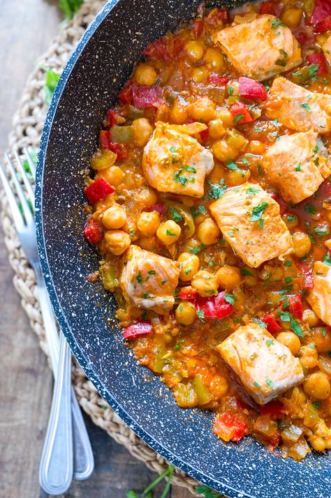 Spanish Salmon & Chickpeas | A Simple Heart-Warming One-Pan Recipe Salmon With Chickpeas, Salmon And Chickpeas, Spanish Salmon, Salmon Chickpeas, Salmon Soup, Salmon Curry, Salmon Spinach, Fish Dinner Recipes, Can Salmon