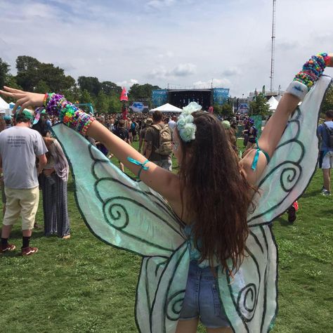 fairy wings made by me for imagine festival 2015 <3 #rave #festival #plur #diy Fairy Costume Festival, Festival Fairy Outfit, Rave Fairy Outfits, Fairy Festival Outfit, Rave Wings, Imagine Festival, Hula Outfit, Fairy Rave Outfit, Butterfly Festival