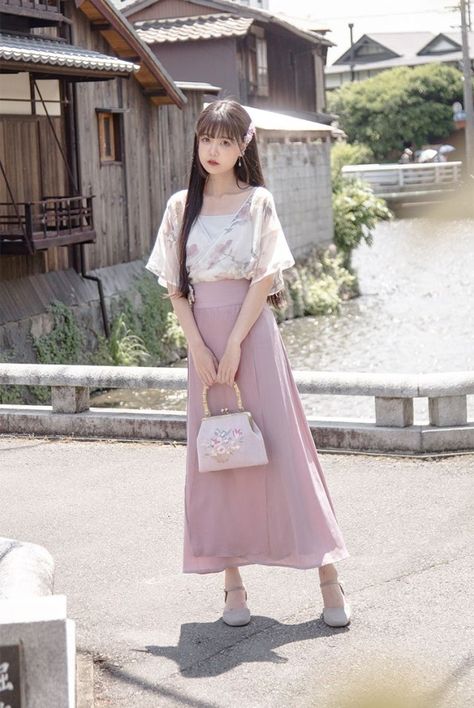 Chinese Outfits Modern, Trousers Women Outfit, Traditional Chinese Hanfu, Traditional Asian Dress, Modern Hanfu, Chinese Hanfu, Vintage Inspired Outfits, Contemporary Outfits, Inspired Outfits