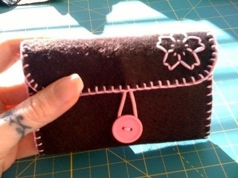 Felt Wallet · A Wallet · Sewing on Cut Out + Keep · Creation by Riley Felt Dollhouse, Felt Wallet, Felt Phone, Jw Ministry, Eyeglasses Holder, In My Purse, Jw Pioneer Gifts, Felt Bookmark, Wallet Craft