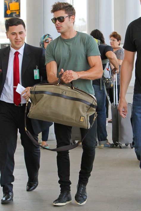 Mens Airport Style, Zac Efron Style, Airport Outfit Summer, Outfits Hombre, Streetwear Men, Business Casual Dresses, Zac Efron, Smart Casual Outfit, Casual Athletic