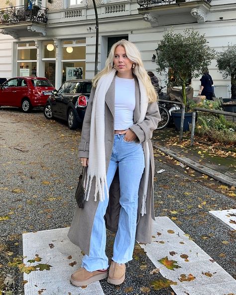 getting ready for the best season🥹🤎🍂 Fall Outfit Women, Outfits Heels, Outfit Stockholm, Sweater Off Shoulder, Long Coat Outfit, September Outfits, Comfy Fall Outfits, Fall Transition Outfits, Fall Things