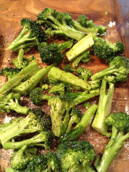 photo (10) Burnt Broccoli, Italian Restaurants, Vegetable Dish, Meatless Recipes, I Am Pretty, Favorite Side Dish, Easy Healthy Dinners, Meatless Meals, Healthy Easy