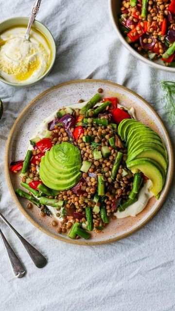 Vegan Bowls™ | Daily Vegan Recipes 🌱 on Instagram: "Lentil Salad with Tahini Yogurt Cream by @alittlepositivityeveryday 🤎 ​ Lentils are available all-year round, but you can make this regularly using in-season veg. Hearty, easy and delicious salad whenever you like it. 😉👌🏻 ​ ​✨ 𝒔𝒂𝒗𝒆 𝒂𝒏𝒅 𝒕𝒓𝒚 ✨ ​ ​𝐓𝐡𝐞 𝐒𝐚𝐥𝐚𝐝: ~ 1 cup brown lentils/French green lentils, rinsed well and picked over ~ 3 cup water ~ 1-2 bay leaves (optional) ~ Pinch salt ~ 1 capsicum, diced ~ 1 bunch(250g) aspara Balsamic Lentil Salad, Zucchini Lentil Salad, Lentil Salad With Tahini Dressing, Lentil Mint Salad, Sprouted Lentil Salad, Lentil Bowl, Saute Asparagus, Micro Herbs, French Green Lentils