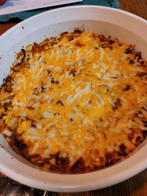 Tasty Taco pie Easy Beef Chili, Taco Tuesday Recipes, Chili Mac Recipe, Hamburger Casseroles Recipes, Taco Pie, Hamburger Casserole, Chili Mac, Taco Casserole, Ground Beef Casserole