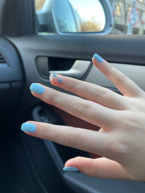 Gel Nails Ideas Short Smiley Faces, Simple Acrylic Nails Squoval, Sky Blue Nail Art Designs, Doe Nails, Sky Blue Nails Design, Shellac Nails Glitter, Sky Blue Nail Art, Nails Sky Blue, Blue Shellac Nails