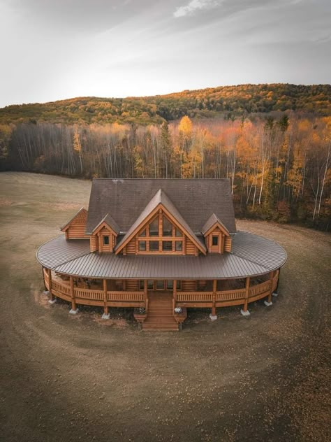 Log Cabin House, Futuristic Home, American House, Cabin Exterior, Building Plans House, Rustic Home Design, House On The Rock, Log Cabin Homes, Round House