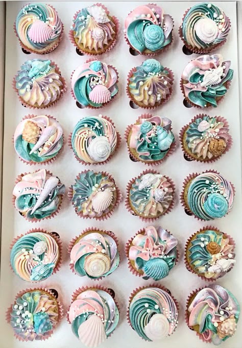 Cakes Fondant, Mermaid Cupcakes, Cupcake Designs, Pastel Decor, Mermaid Cakes, Cute Cupcakes, Fun Cupcakes, Yummy Cupcakes, Vanilla Cupcakes