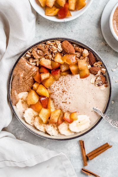 Apple Smoothie Bowl, Homemade Smoothie Bowl, Homemade Almond Butter, Apple Pie Smoothie, Caramelized Apples, Apple Smoothie, Blender Smoothie, Smoothie Bowl Healthy, Apples Cinnamon