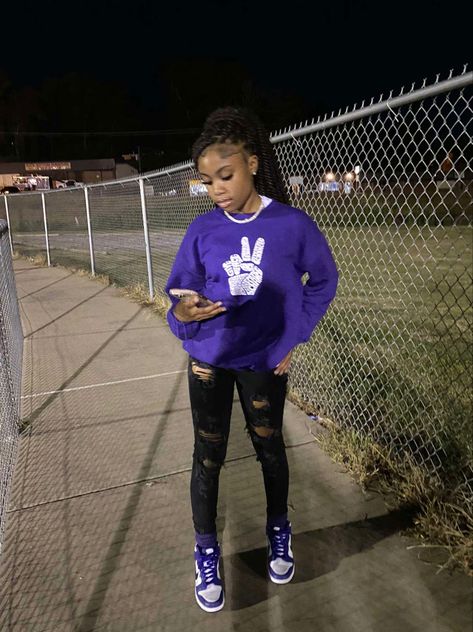 Purple sweater with purple dunks All Black Teen Girl Outfits, Junior Year High School Outfits Black, Black Teen Girl Outfits For School, Teenager Outfits Black Girls Style, Black Teenage Girl Outfits, Outfit Ideas Black Girls Teens, Cute Black Girls Teen, Black Teen Girl Outfits, Outfit Ideas For Picture Day At School