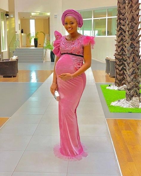 Owambe Styles For Pregnant Ladies. - Gist94 Styles For Pregnant Women, Latest Asoebi Styles, Aso Ebi Lace, Aso Ebi Lace Styles, Nigerian Lace Styles, Corporate Dress, Lace Gown Styles, Nigerian Lace, Aso Ebi Styles