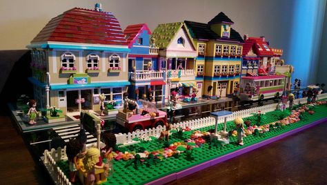 Lego Friends street | Pretty much done and ready for display… | tikitikitembo | Flickr Lego City Display, Lego Tables, Lego Friends Party, Lego Designs, Lego Land, Lego Display, Lego Inspiration, Lego Lovers, Lego Modular