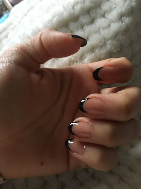 Very Short Almond Nails Black, Black Based Nails, Simple Black Nail Inspo Short, Short Work Nails Black, Natural Nail Black French Tip, Small Black Nail Design, Short Nail Ideas Dark, Clean Black Nails, Short Black Square Nails Designs