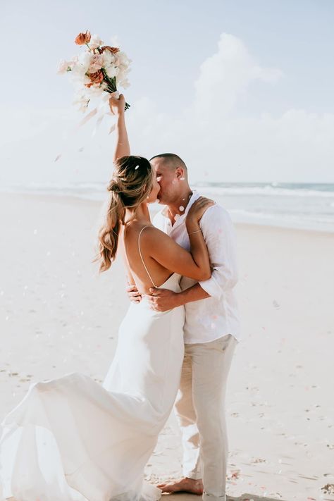 Wedding Photography Poses Beach, Small Beach Elopement Ceremony, Bridal Beach Photoshoot, Family Beach Wedding Pictures, Wedding Beach Pictures, Beach Wedding Food Ideas, Beach Wedding Family Photos, Beach Wedding Photos Poses, Beach Wedding Photography Poses