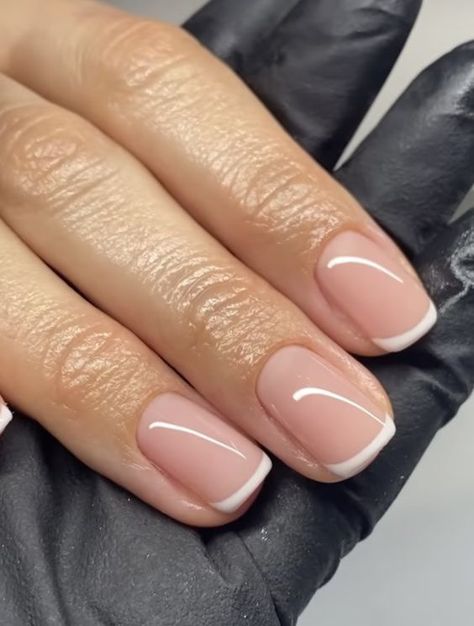 21 Trendy Micro French Nails For Chic & Delicate Nail Art French Manicure Short, Micro French Nails, Delicate Nail Art, French Manicure Short Nails, Manicure Short Nails, American Manicure, Manicure Short, Manicure Colors, French Manicure Nails