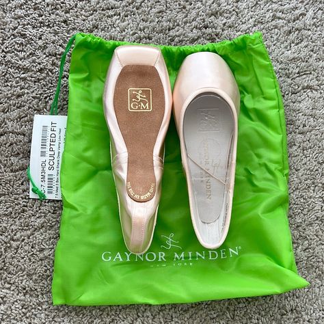 Gaynor Minden Pointe Shoes, Gaynor Minden, Pointe Shoes, Green Fashion, Low Heels, Athletic Shoes, Slippers, Chanel, Size 7