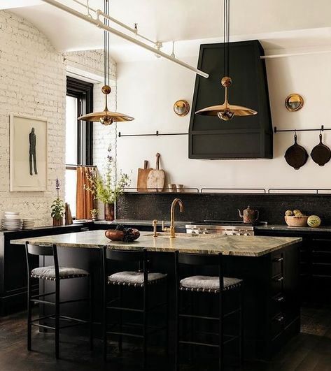 Carol Estes (@cestesdesign) • Instagram photos and videos All Black Kitchen, Artistic Kitchen, Nyc Loft, Nickey Kehoe, Nyc Living, Loft Kitchen, Urban Apartment, Classic Kitchen, Cafe Curtains