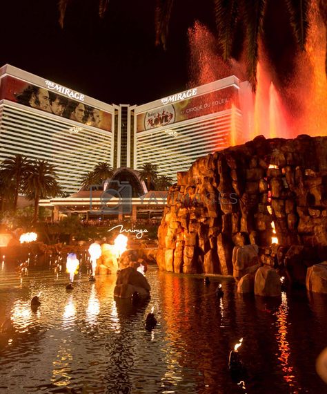 Mirage Las Vegas, Mirage Hotel, Background Food, Luxurious Hotel, Nevada Usa, Yay Images, Las Vegas Nevada, Vector Background, Volcano