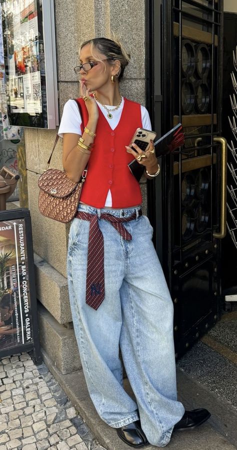 Casual Street Style 2020, Jeans And Sweater Vest Outfit, Street Style Business Casual, Crazy Pants Outfit, Elegant Streetwear Women, Tie As A Belt Outfit, Funky Layered Outfits, Collared Jacket Outfit, Cool Belt Outfit