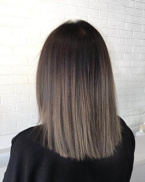 Ashy Brown Hair Balayage Medium Length, Short Hair Balayage Brunette Caramel, Black Roots Balayage, Light Balayage On Dark Hair, 2024 Hair Cuts, Root Shadow Blonde, Ombre Balayage Hair, White Hair Highlights, Balayage Hair Bob