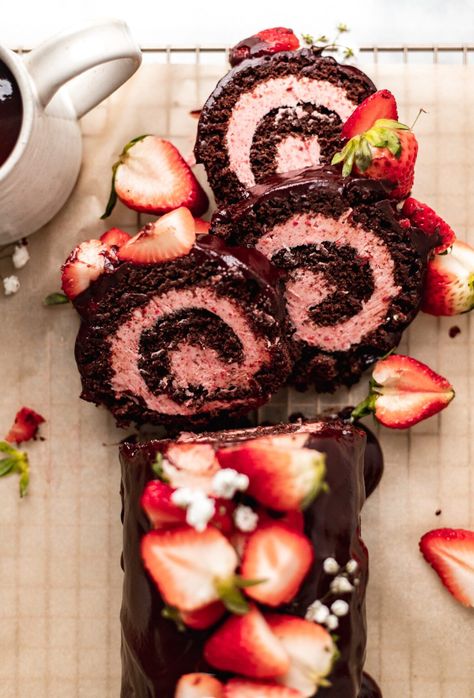 This incredibly easy chocolate Swiss roll cake is the perfect show stopping cake! Super moist and rich chocolate sponge cake filled with a strawberry buttercream frosting, and guess what? This is a secretly gluten free and vegan Swiss roll that absolutely no one will be able to detect! Chocolate Swiss Roll Cake, Prep Ahead Meals, Chocolate Cake Roll, Vegan Ganache, Strawberry Roll, Strawberry Roll Cake, Jelly Roll Cake, Swiss Roll Cakes, Chocolate Swiss Roll