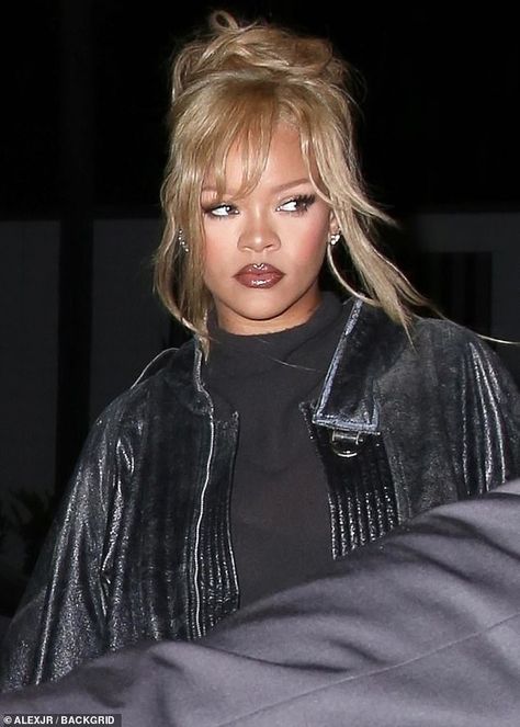 Rihanna Hair Color, Rihanna Blonde Hair, Rihanna Blonde, Rihanna Now, Edits Photos, Rihanna Makeup, Rihanna Street Style, Rihanna Hairstyles, Rihanna Looks