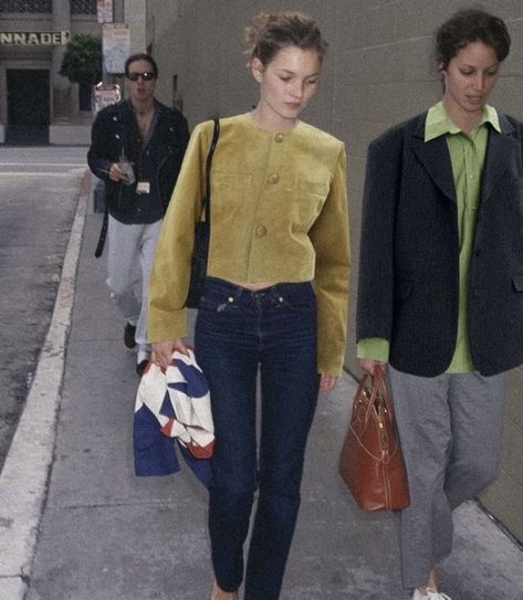 Kendall Jenner The Row Bag, Mary Kate And Ashley Olsen Fashion, Mary Kate And Ashley Olsen 90s, Carrie Bradshaw Winter Outfits, Kendall Jenner The Row, Olsen Twins Fashion, Carolyn Bessette Style, Chloe Sevigny 90s, 90s Chola