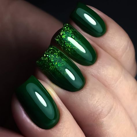 Posted by Zoe Scott: Hey, beauties! St. Patrick's Day is just around the corner, and you know what that means—time to get those nails on point! Today, we're diving into al... Green Shine Nails, Sparkling Green Nails, Emerald Green Toe Nails, Emerald Green Glitter Nails, Emerald Green And Black Nails, 80 Prom, Deep Green Nails, Black Ombre Nails, Red Ombre Nails