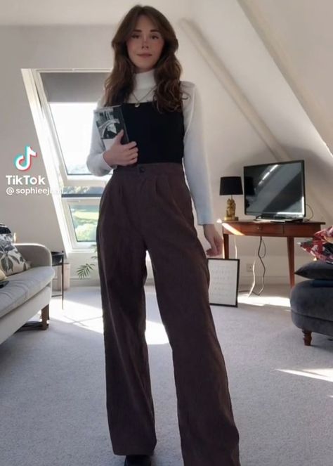 Womens Slacks Outfits Dressy, Teacher Outfits College, Midsize Job Interview Outfit, Smart Casual Birthday Outfit, 90s Work Outfits Women, Cute Therapist Outfits, Dressy Slacks Outfits, Summer Dark Academia Outfit Plus Size, Young Professor Outfit Women