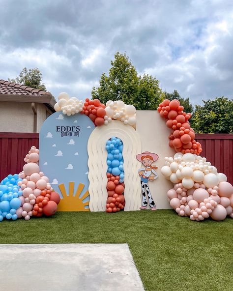 Welcome to Eddie’s Round Up! 🌟🤠 Boho Toy Story edition 🤎 . . 🤍Book us for your next event by sending us a DM! . . #toystoryballoons… | Instagram Toy Story Western Theme, Boho Toy Story, White Bounce House, Woody Birthday, Baby Birthday Themes, Boy Birthday Party Themes, Story Birthday, 2nd Birthday Party Themes, Toy Story Birthday Party