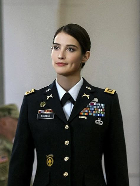 Army Dress Uniform Women, Female Army Uniform, Us Army Dress Uniform, Black Dress Red Heels, Red White Aesthetic, Army Dress Uniform, Girl Soldier, Royalty Style, Army Dress