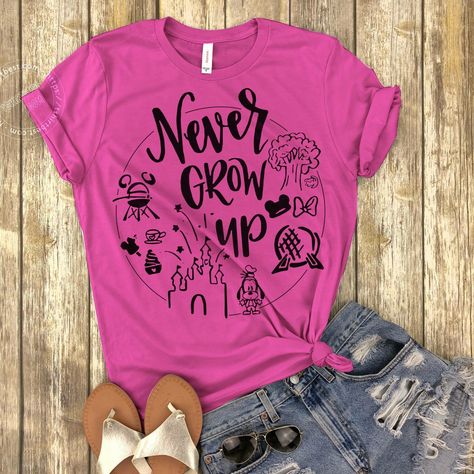 Disney November, Shirts With Cricut, Disney In The Fall, Funny T Shirt Ideas, Casual Stylish Outfits, Disney Family Shirt, Disney Family Trip, Disney Attire, Disney Trip Ideas