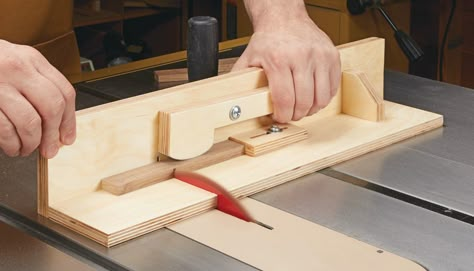 This Jig Lets You Safely Cut Small Pieces. Tablesaw Jigs, Tablesaw Sled, Table Saw Crosscut Sled, Crosscut Sled, Dream Workshop, Wood Jig, Table Saw Sled, Handmade Desks, Woodworking Projects Furniture