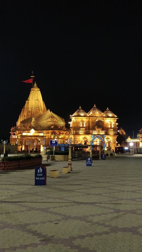 Jay Somnath Mahadev, Somnath Temple Photography, 12 Jyotirling Lord Shiva, Sarangpur Hanuman Temple, 12 Jyotirling, Radha Krishna Art Beautiful, Gods Photos, Somnath Temple, Buddha Background