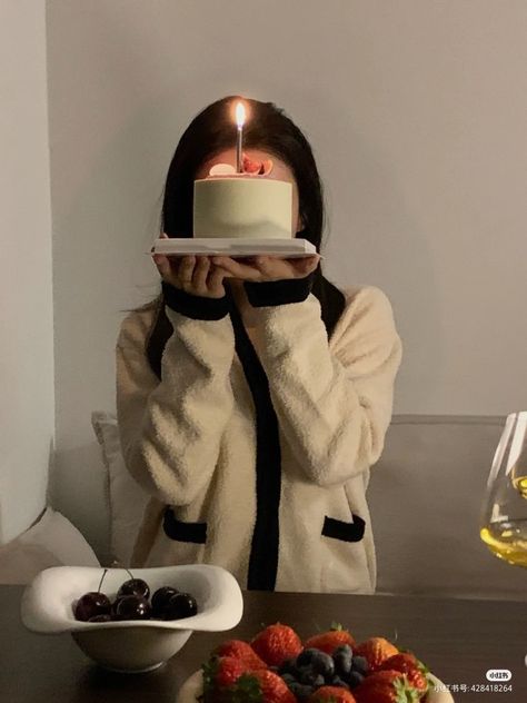 Birthday No Face Photo, Faceless Birthday Photo, No Face Birthday Photoshoot, Flower Lyrics, Mermaid Sketch, Birthday Shots, Boyfriend Pranks Pictures, Birthday Icon, Korean Picture