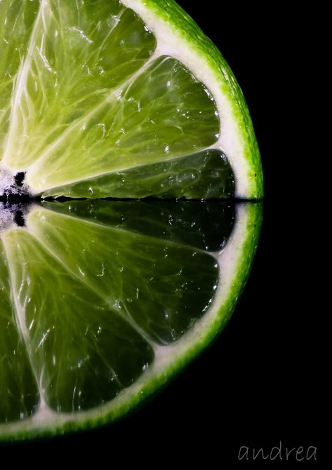 Macro Photography Tips, Foto Macro, Vegetables Photography, Slice Of Lime, Fruit Photography, All Things Green, Fruit Painting, Trik Fotografi, Foto Art