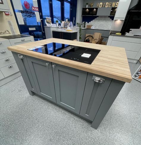 “Some more work carried out at Howdens, Derby, Chestergreen today. This is the new Chilcomb dusk blue with solid oak worktop. #howdens #howdenschestergreen #work #jwa #kitchen #oak #instagram #instadaily #derby #makita” Howdens Chilcomb, Kitchen Oak, Oak Worktop, Dusk Blue, New Kitchen, Outdoor Storage Box, Solid Oak, Derby, Outdoor Furniture