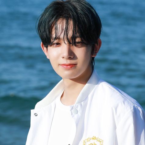 Enhypen In Beach, Beach Icon, Lee Heeseung, Thread, Hair