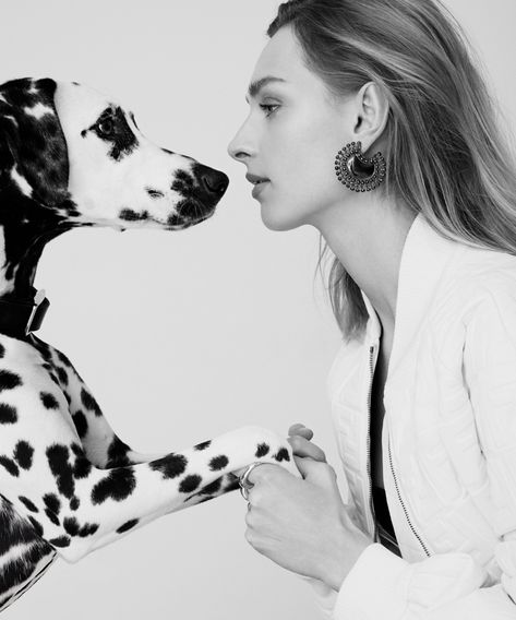 Daga Ziober Modern Luxury Lara Jade Dogs Fashion Editorial | Page 2 Lara Jade, Mariano Vivanco, Celebrity Fashion Fails, Angela Lindvall, Foto Top, Photos With Dog, Dog Photoshoot, Dog Branding, Dog Fashion