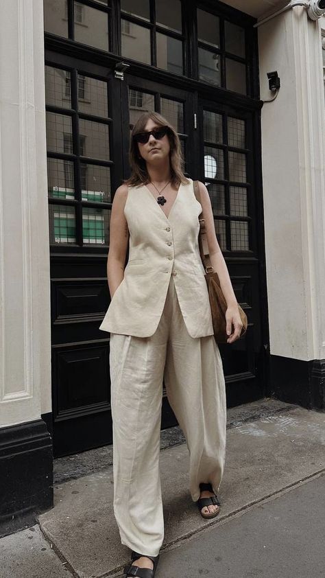 Neutral tones are always at the top of my shopping list, love wearing them all seasons, I think they work great at fall as well. Linen pants and long waist coat are a must have now | IG 📸 @bubblyaquarius Long Waistcoat Outfit, Lucy Williams Style, Waistcoat Outfit Women, Classy Sandals, Waistcoat Outfit, Mango Skirts, Long Waistcoat, Linen Outfit, Floral Trousers