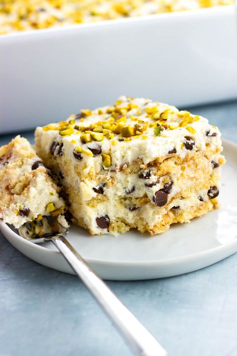 A slice of cannoli icebox cake on a plate with a forkful taken out of it. Cannoli Ice Box Cake, Ricotta Crumble Cake, Cannoli Icebox Cake, Bakeless Desserts, Ricotta Dessert Recipes, Ricotta Recipes Dessert, Cannoli Cheesecake, Ricotta Dessert, Dessert Lasagna