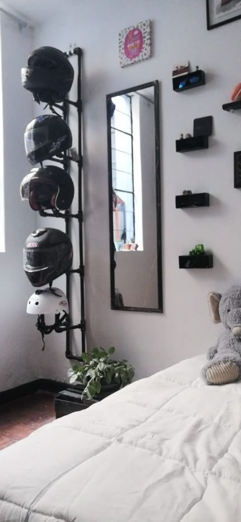 Moto Room Ideas, Motorcycle Gear Organization, Motorcycle Helmet Storage Ideas, Motorcycle Decorating Ideas, Helmet Decoration Ideas, Helmet Storage Ideas, Helmet Shelf, Motorcycle Gear Storage, Motocross Bedroom