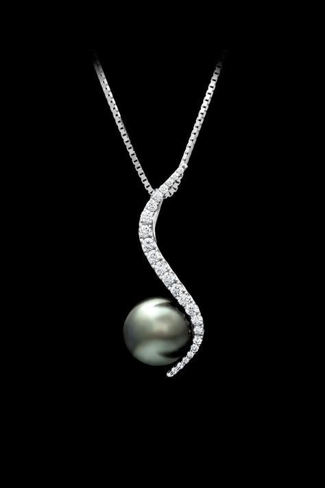 Kirra pendant features a Tahitian pearl suspended by a delicate curve of white gold studded with diamond pavé. Pearl Pendant Designs, Modern Diamond Jewelry, Golden Jewellery, Gold Necklace Pendant, Tahitian Pearl Pendant, Pendant Designs, Designers Jewelry Collection, Award Winning Jewelry, Blue Sapphire Pendant