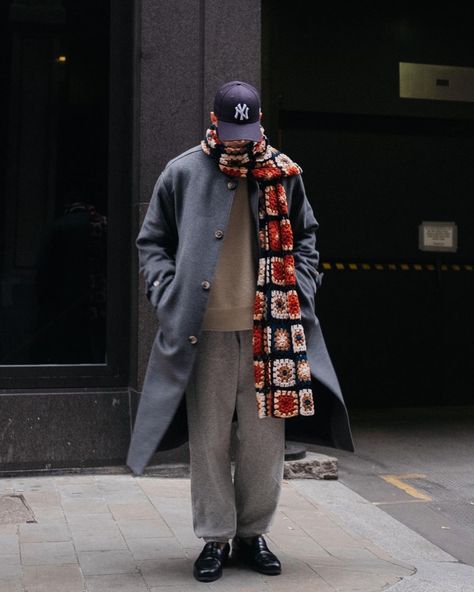 Casual men Big Scarf Aesthetic, Overcoat Men Outfit Street Styles, Men’s Fall Fashion 2024, Chunky Scarf Outfit, Big Scarf Outfit, Scarf Outfit Men, Wool Coat Outfit, Scarf Aesthetic, Rome Outfits