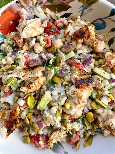 Hungry Lady Salad, Anniston Salad, Viral Salad, Jennifer Aniston Salad Recipe, Delicious Pasta Salad, Creamy Goat Cheese, Celebrity Recipes, Superfood Salad, Delicious Pasta