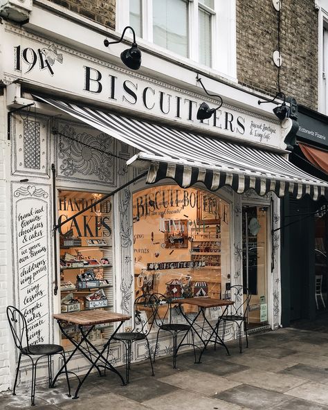 London Coffee Shop, Boutique Patisserie, Cafe Exterior, Coffee Shop Aesthetic, London Places, Shop Fronts, Cafe Interior Design, Instagrammable Places, Shop Front