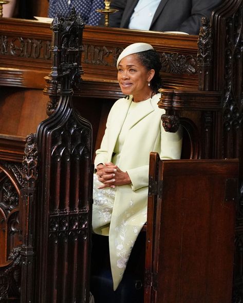 May 19, 2018 — Doria Ragland, the mother-of-the-bride, wore a small white custom ‘Stephen Jones’ hat w/ her pale green ‘Oscar de la Renta’ outfit 💠 Royal Wedding of Prince Harry & Meghan Markle. Camila Parker, Harry And Meghan Wedding, Princ Harry, Alexis Ohanian, Doria Ragland, Prince Harry Et Meghan, 2nd Wedding Anniversary, Prince Harry And Megan, Meghan Markle Prince Harry