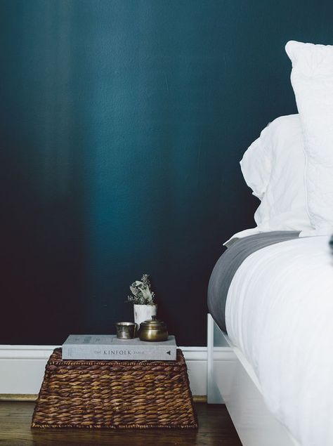 10 reasons peacock blue is 2016's haughtiest hue Turquoise Walls, Teal Bedroom, Celebrity Homes, Ideas Hogar, Room Update, Bedroom Paint Colors, Couple Bedroom, Trendy Bedroom, Blue Rooms