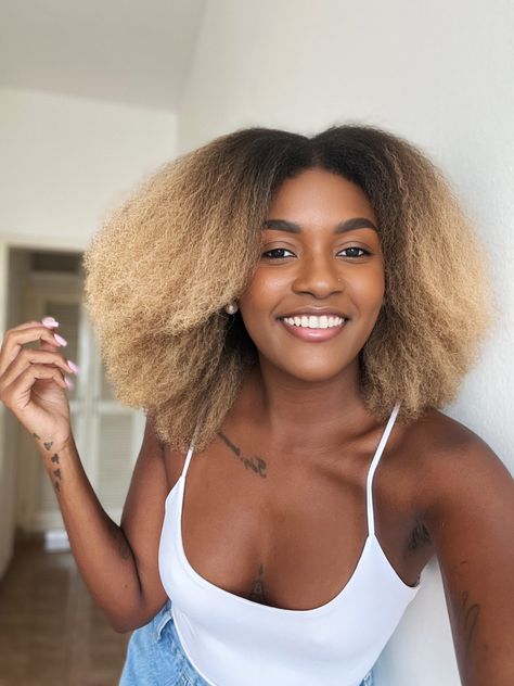 Afro Hair Color, Short Hair Twist Styles, Blonde Afro, Blonde Natural Hair, Hair 4c, Short Box Braids Hairstyles, Natural Afro Hairstyles, Dyed Hair Inspiration, Dyed Natural Hair